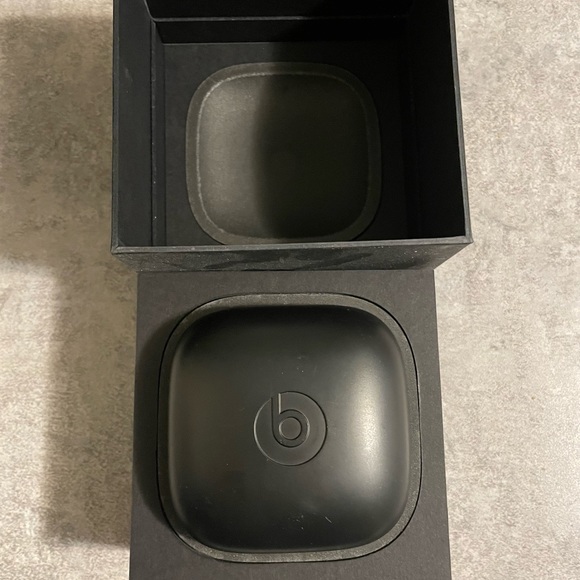 White PowerBeat Pros - Picture 5 of 5